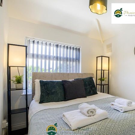 3 Bedroom Coventry House By Passionfruitproperties With Free Wi-Fi, Large Garden And Driveway - 52Nrc מראה חיצוני תמונה