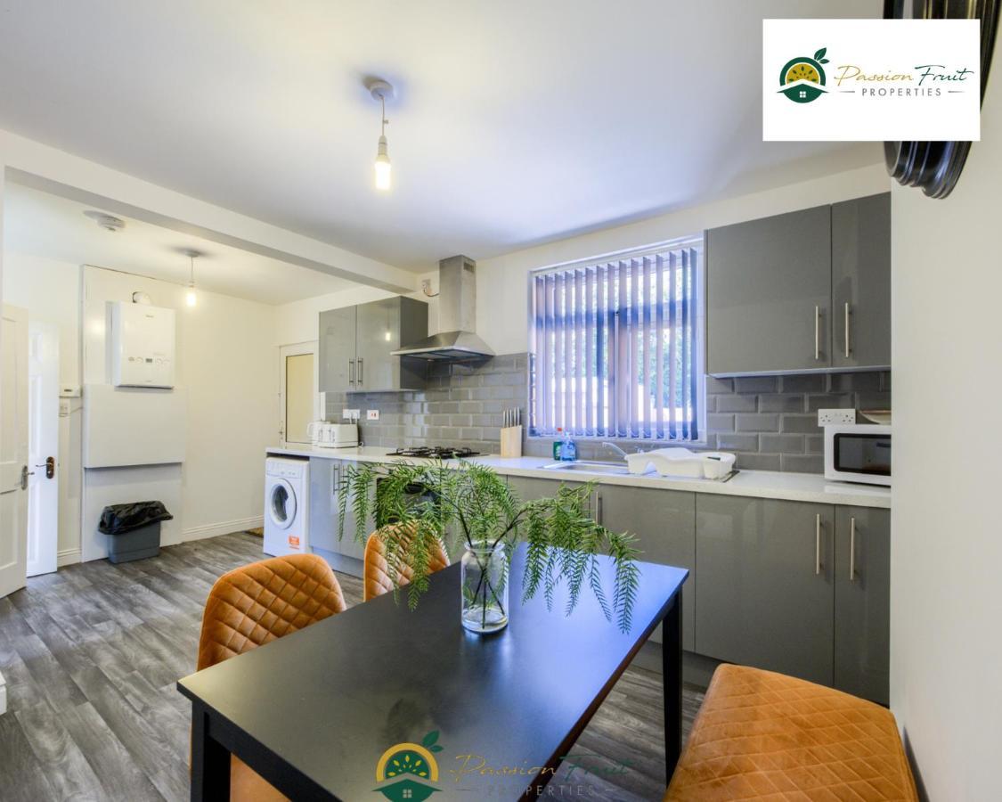 3 Bedroom Coventry House By Passionfruitproperties With Free Wi-Fi, Large Garden And Driveway - 52Nrc מראה חיצוני תמונה