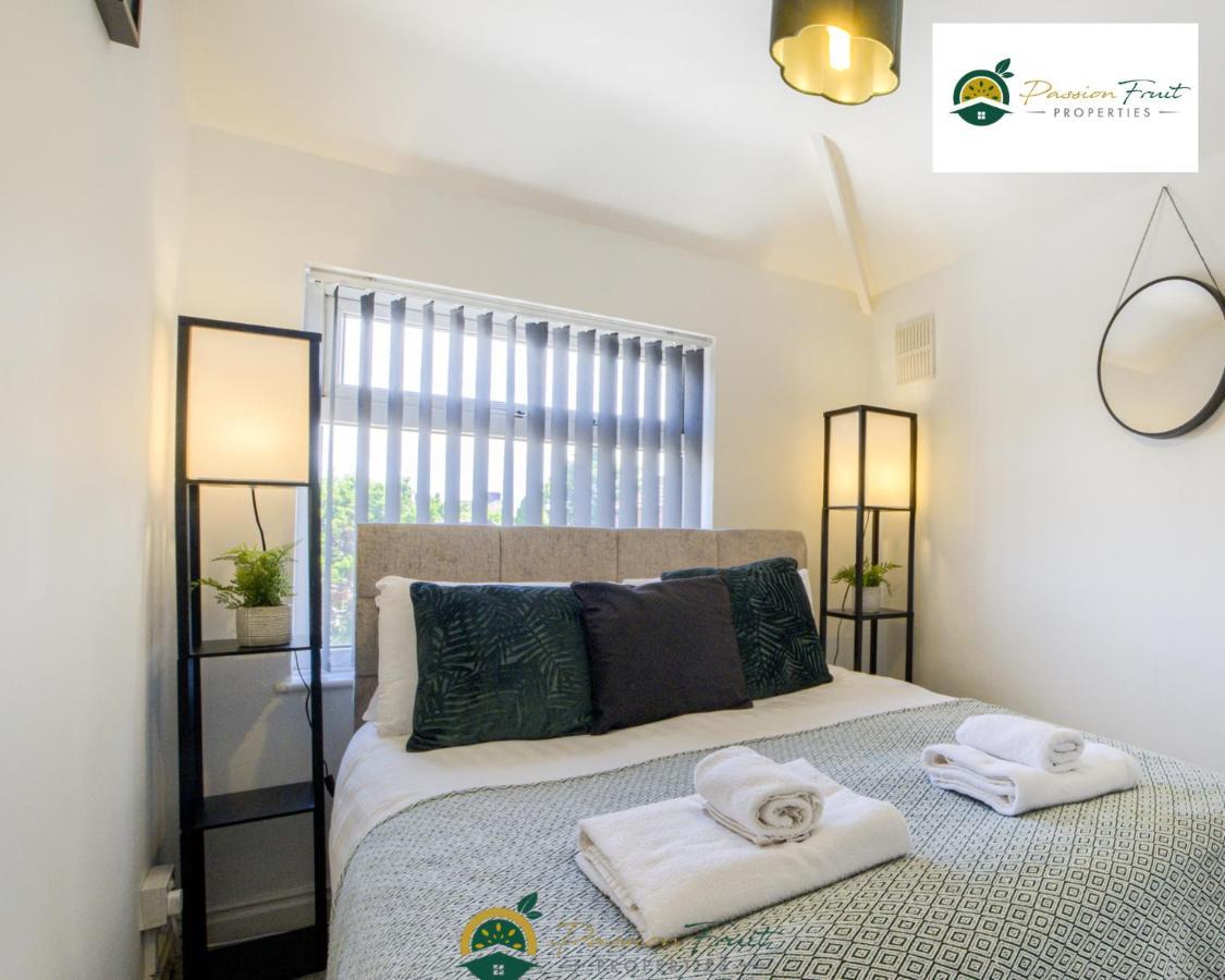 3 Bedroom Coventry House By Passionfruitproperties With Free Wi-Fi, Large Garden And Driveway - 52Nrc מראה חיצוני תמונה