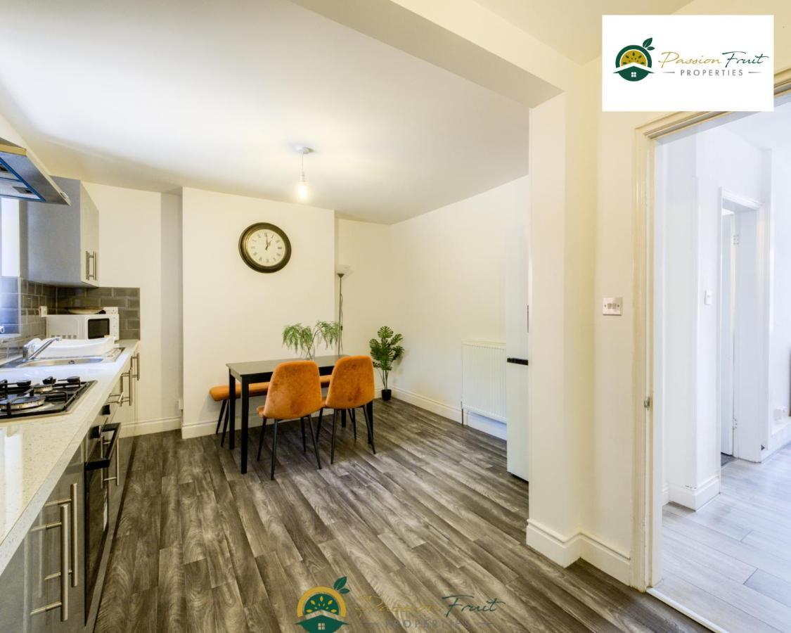 3 Bedroom Coventry House By Passionfruitproperties With Free Wi-Fi, Large Garden And Driveway - 52Nrc מראה חיצוני תמונה