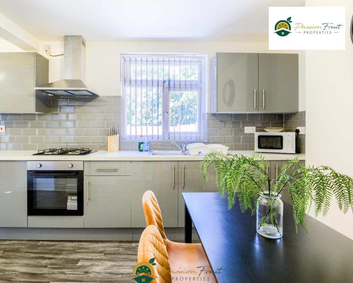 3 Bedroom Coventry House By Passionfruitproperties With Free Wi-Fi, Large Garden And Driveway - 52Nrc מראה חיצוני תמונה