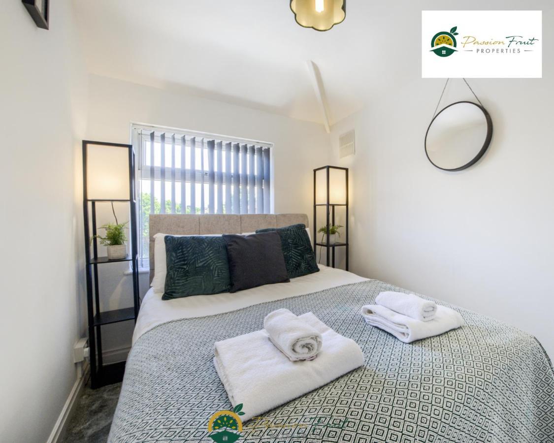 3 Bedroom Coventry House By Passionfruitproperties With Free Wi-Fi, Large Garden And Driveway - 52Nrc מראה חיצוני תמונה