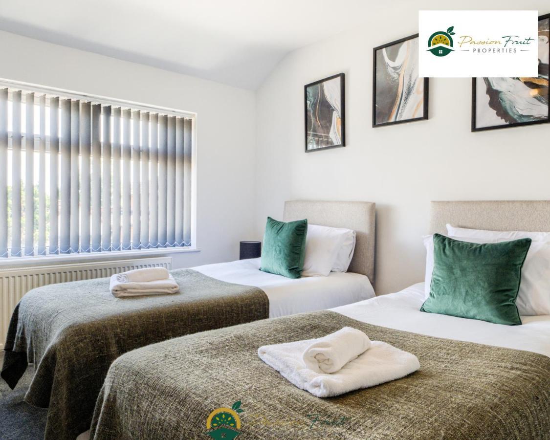 3 Bedroom Coventry House By Passionfruitproperties With Free Wi-Fi, Large Garden And Driveway - 52Nrc מראה חיצוני תמונה