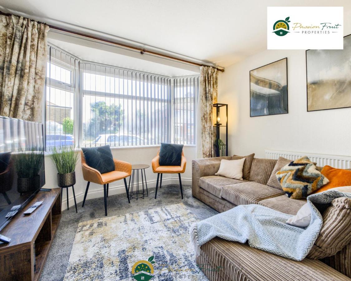 3 Bedroom Coventry House By Passionfruitproperties With Free Wi-Fi, Large Garden And Driveway - 52Nrc מראה חיצוני תמונה