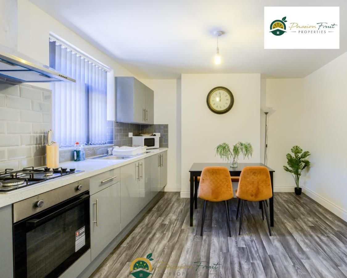 3 Bedroom Coventry House By Passionfruitproperties With Free Wi-Fi, Large Garden And Driveway - 52Nrc מראה חיצוני תמונה