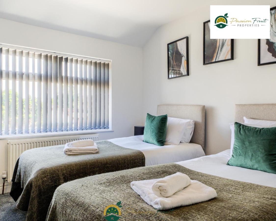 3 Bedroom Coventry House By Passionfruitproperties With Free Wi-Fi, Large Garden And Driveway - 52Nrc מראה חיצוני תמונה