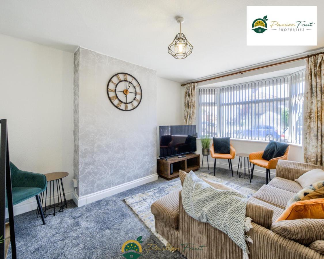 3 Bedroom Coventry House By Passionfruitproperties With Free Wi-Fi, Large Garden And Driveway - 52Nrc מראה חיצוני תמונה