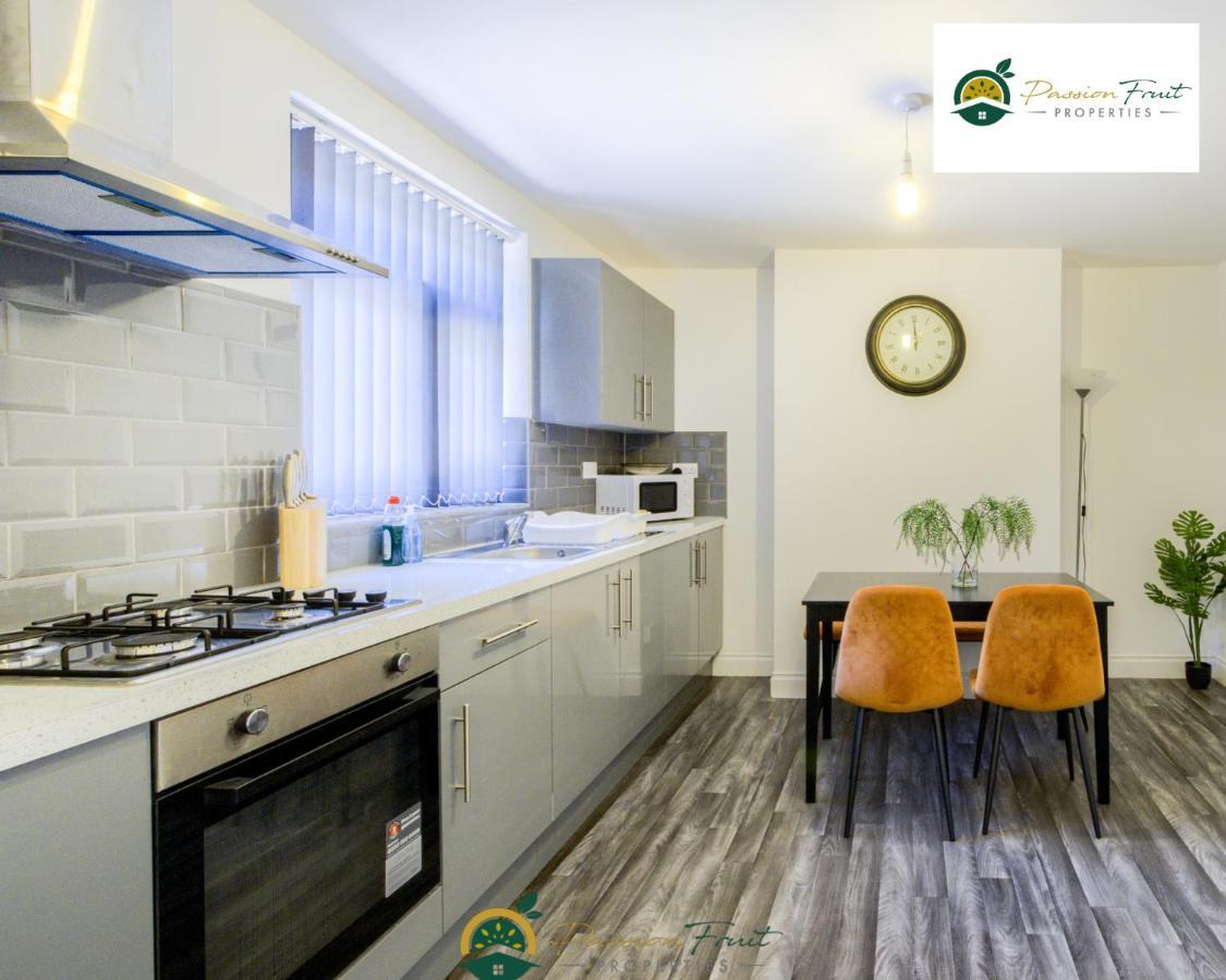 3 Bedroom Coventry House By Passionfruitproperties With Free Wi-Fi, Large Garden And Driveway - 52Nrc מראה חיצוני תמונה