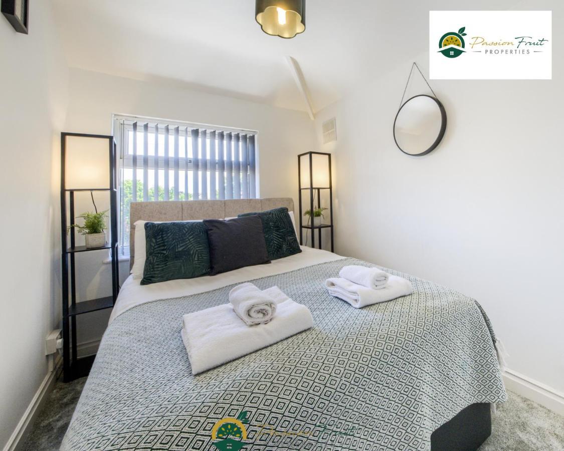 3 Bedroom Coventry House By Passionfruitproperties With Free Wi-Fi, Large Garden And Driveway - 52Nrc מראה חיצוני תמונה