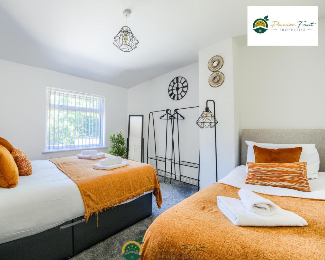 3 Bedroom Coventry House By Passionfruitproperties With Free Wi-Fi, Large Garden And Driveway - 52Nrc מראה חיצוני תמונה